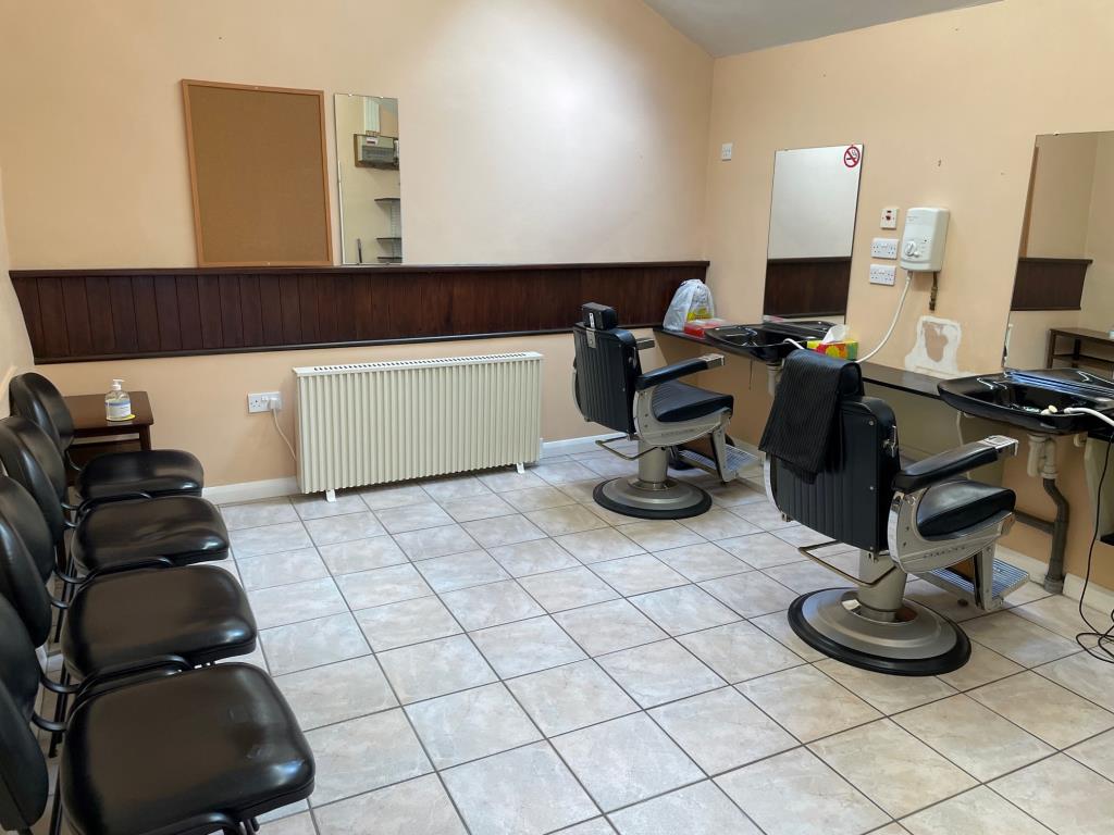 Lot: 30 - FREEHOLD FORMER BARBER'S PREMISES -